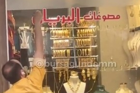 Bursa'da Arapça tabelalar kaldırılmaya başlandı! Harfler tek tek söküldü