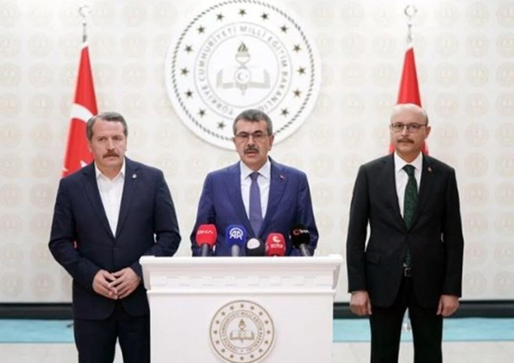 BAKAN TEKİN, EĞİTİMCİLERE YÖNELİK ŞİDDETE İLİŞKİN BASIN AÇIKLAMASI YAPTI
