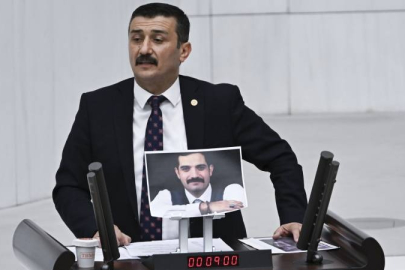 İYİ Parti Bursa Milletvekili Türkoğlu, Meclis kürsüsüne Sinan Ateş'in fotoğrafını taşıdı
