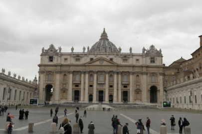 Vatikan: Meryem Ana hayaleti ve kan damlayan haçlara temkinli yaklaşın