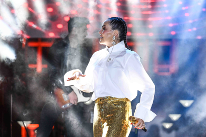 Bursa Karacabey’de 19 Mayıs coşkusu Bengü Konseri ile göz kamaştırdı