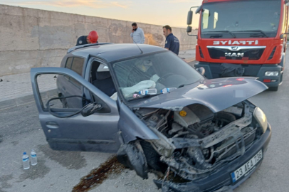 Elazığ’da otomobil duvara çarptı