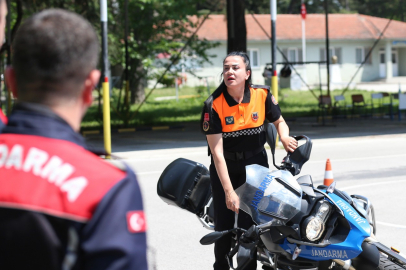 Jandarmanın tek kadın motosiklet sürücü eğitmeni Bursa'da sürüş eğitimi veriyor