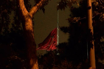 Türkiye'de milli yas: Bayraklar yarıya indirildi
