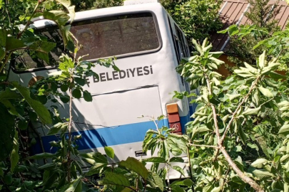 Sakarya'da cenaze dönüşü freni patlayan belediyeye ait midibüs uçuruma yuvarlandı