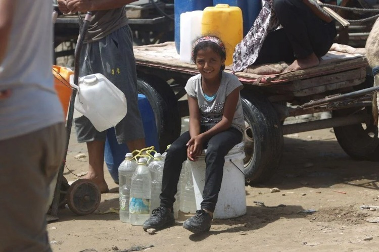 SAATLERCE BEKLİYORLAR