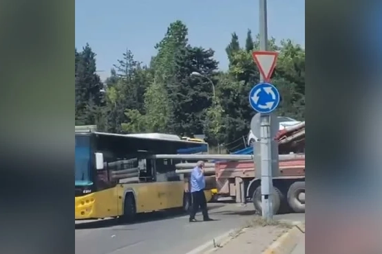 İETT otobüsüne direk saplandı: Yolcular ölümden döndü