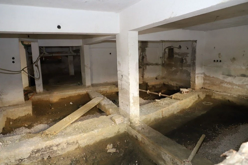 Kirişleri kesilen 4 katlı bina mühürlendi