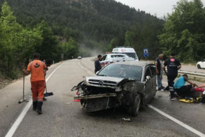 Otomobil bariyere çarptı, kız bebek öldü