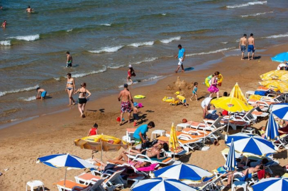 İstanbul'da bile plajlar cep yakıyor! Tatilde şehirde kalanlar için de fiyatlar 1000 TL'yi buluyor