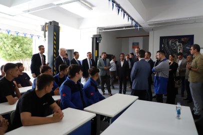 Ford Otosan, Bursa&nbsp;Veysel Karani MTAL'ye Ford sınıfı açtı