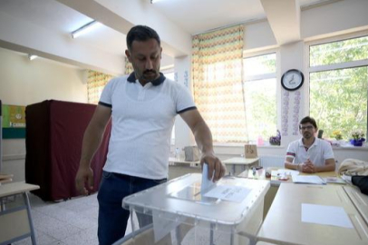 YSK yenilenmesine karar vermişti! O illerde seçmen sandık başına gidiyor...