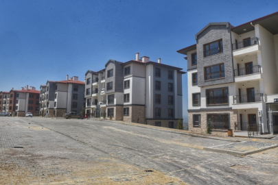 Bursa Yenişehir Subaşı TOKİ'lerinde hak sahipleri anahtarlarını teslim aldı