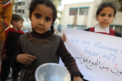 Lenarcic: Çocuklar açlıktan ölürken yardımlar Gazze'nin sınırlarına yığılıyor