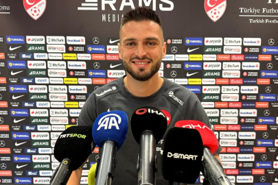 Okay Yokuşlu: Baktım yerde oturmuş yedi sekiz kişi muhabbet ediyor