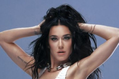Katy Perry, yeni albümünden Woman's World adlı ilk şarkısını 11 Temmuz'da yayınlayacağını duyurdu