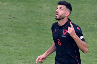 Arnavutluk'ta Klaus Gjasula tarihe geçti