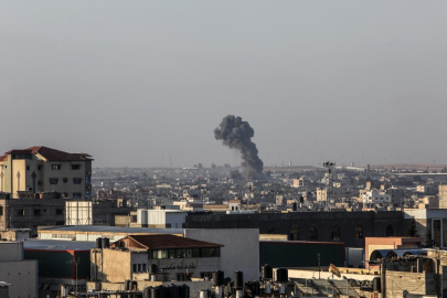 İsrail'in Refah kentinde sivillerin olduğu bir noktaya saldırdı! 11 kişi öldü