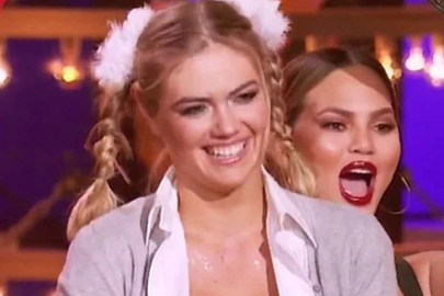 Bir döneme damga vuran Kate Upton podyumda