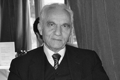 AK Parti'nin ilk dışişleri bakanı Yaşar Yakış hayatını kaybetti