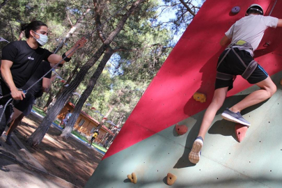 Gençlik kamplarından koruma ve bakım altındaki 14 bin 441 çocuk yararlandı