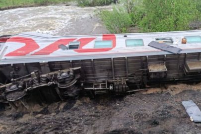 Rusya'da yolcu treni raydan çıktı: Çok sayıda yaralı var