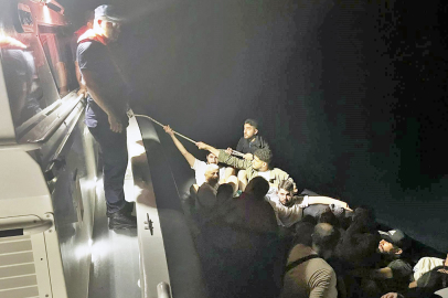 Muğla'da yelkenli teknedeki 11’i çocuk 27 düzensiz göçmen yakalandı