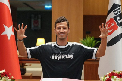 Beşiktaş, Salih Uçan ile sözleşme yeniledi