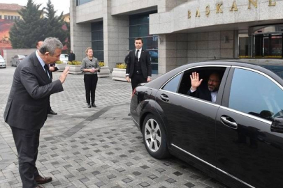 Erbaş'ın tepkiler üzerine iade ettiği Audi A8, 150 metre ilerideki garaja çekilmiş
