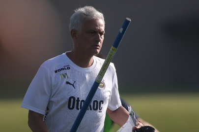 Jose Mourinho Fenerbahçe'de 6 futbolcunun biletini kesti