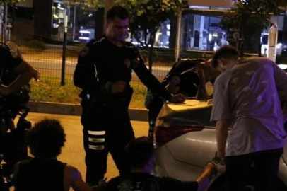 Polisin 'dur' ihtarına uymadılar! Poşetten uyuşturucu çıktı