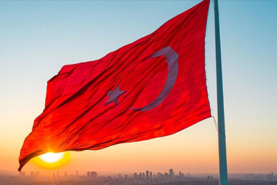 MİT devrede: Türk bayrağına zarar verenler yakalanıyor