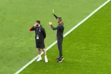 Tribünler, Merih Demiral'ı görünce tezahürata başladı