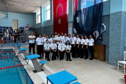 Bursa Gemlik’te minik yüzücüler birincilik için yarıştı