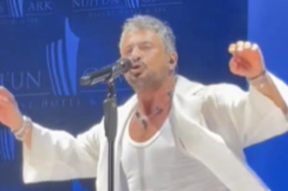 Emre Altuğ bu defa sahnede kendinden geçti