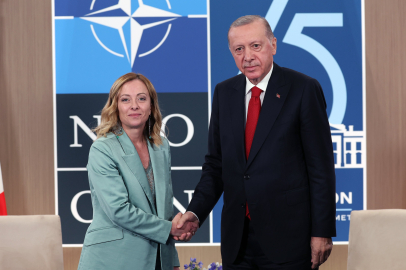 Erdoğan'a bakışı olay olan Meloni bu kez gözlerini devirdi, yüzünü buruşturdu!