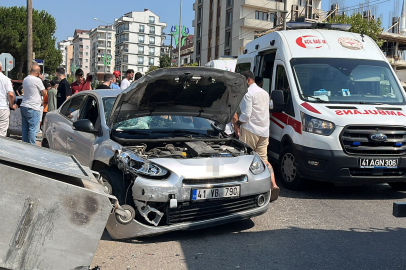 Kocaeli'de kavşakta kaza yapan otomobil ortalığı birbirine kattı: