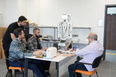 Bursa Teknik Üniversitesi'nde yapay zekâ destekli insansı robot geliştirildi