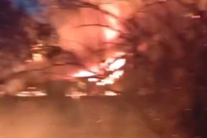 çıkan yangının alevleri geceyi aydınlattı