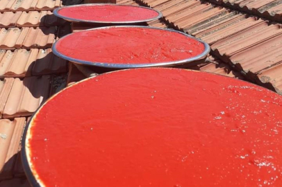 Evlerin çatıları kırmızıya büründü