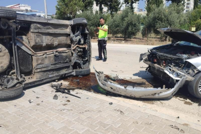 Osmaniye’de iki otomobil çarpıştı
