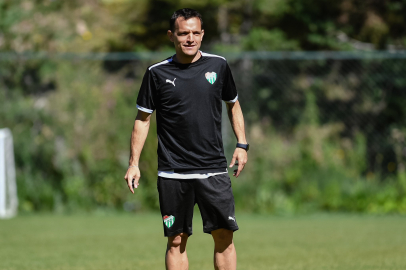 Bursaspor teknik direktörü Batalla'dan mutlusu yok!