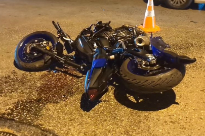 Bursa Mudanya'da motosiklet otomobile çarptı: 2 yaralı