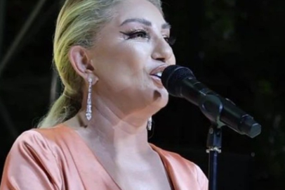 Muazzez Ersoy'un derin dekolteli tarzı sosyal medyayı salladı