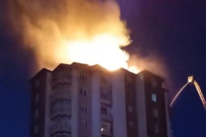 Kayseri'de 13 katlı binanın çatısında yangın