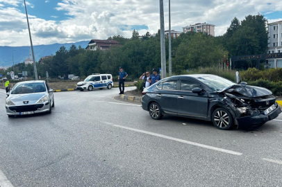 Karabük Safranbolu'da iki otomobil çarpıştı: 4 yaralı