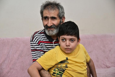 Sosyal medyada gündem olmuştu! Torununu sırtında taşıyan dede konuştu