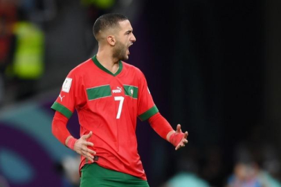 Futbol tarihinde görülmemiş penaltı! Hakim Ziyech öyle bir vurdu ki...