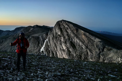 Bursa'nın zirvesinde gün doğumu! Güneş ve ayı aynı anda görüntülediler