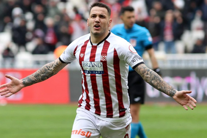 Sivasspor'a kötü haber: Rey Manaj sakatlandı!